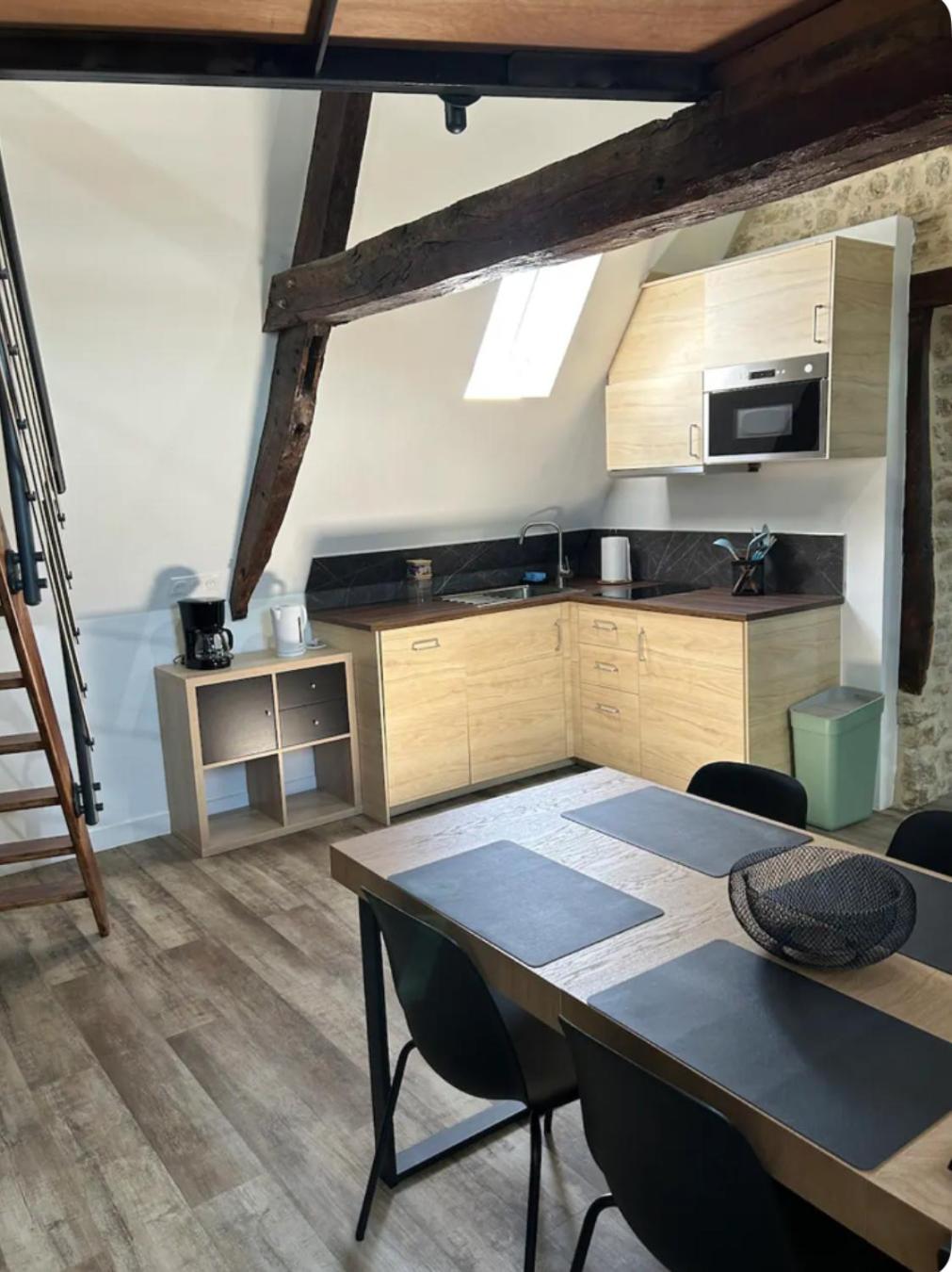 Appartement En Duplex Trevieres 3 Eme Etage Buitenkant foto